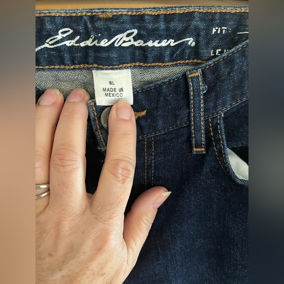 Eddie Bauer Slightly Curvy straight leg size 8L Blue Jeans - Picture 8 of 11